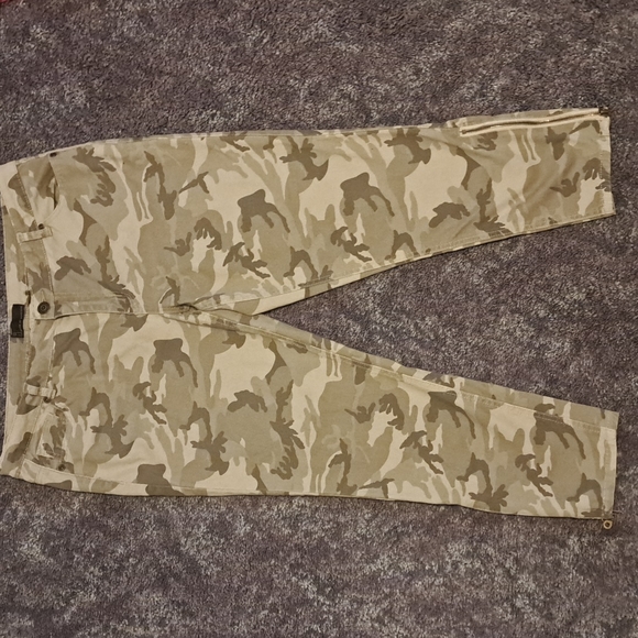 Camo i Jean's by Buffalo size 34 ankle grazer - Picture 7 of 8